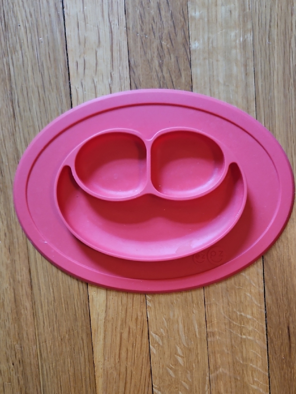Silicone Divided Feeding Plate - Red